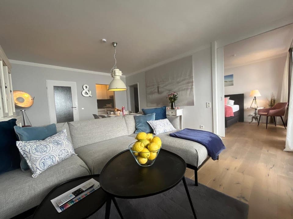 Living room, Seating area, Dining area, Bedroom, kitchen