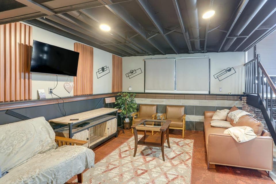 6 Mi to Dtwn Toledo! Family-Friendly Haven w/ Deck House in Toledo