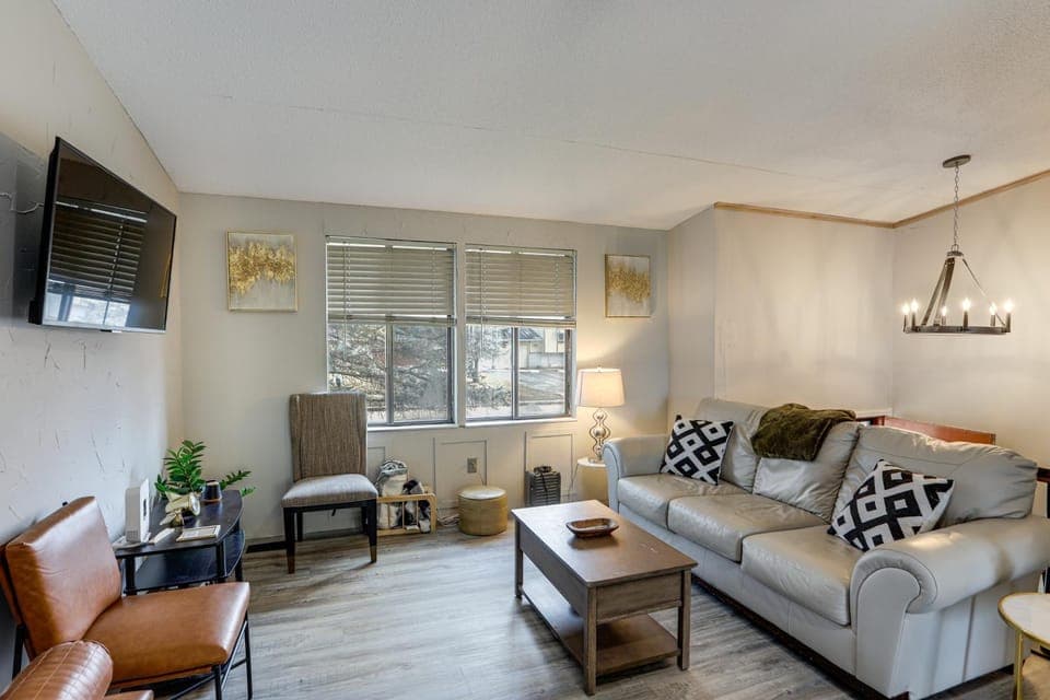 6 Mi to Dtwn Toledo! Family-Friendly Haven w/ Deck House in Toledo