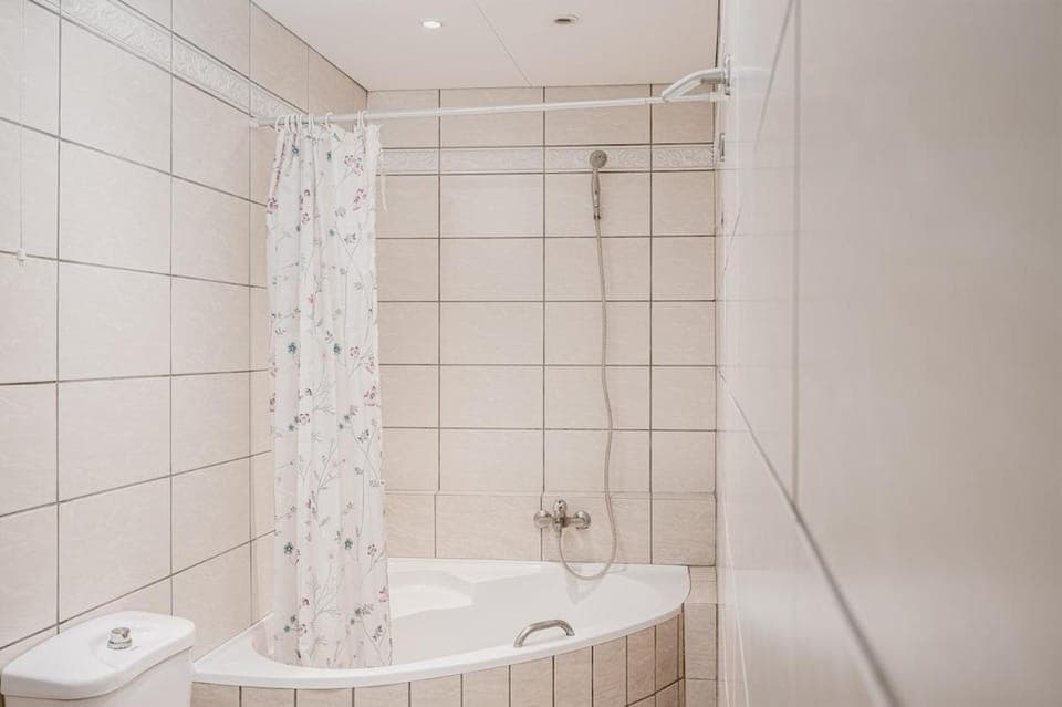 Bathroom, Bath, towels
