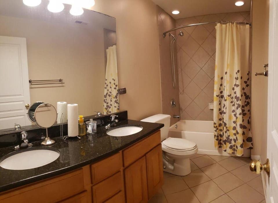 The Valley View 2 Bedroom Suite with Kit and Private Entry Apartment in Bolingbrook