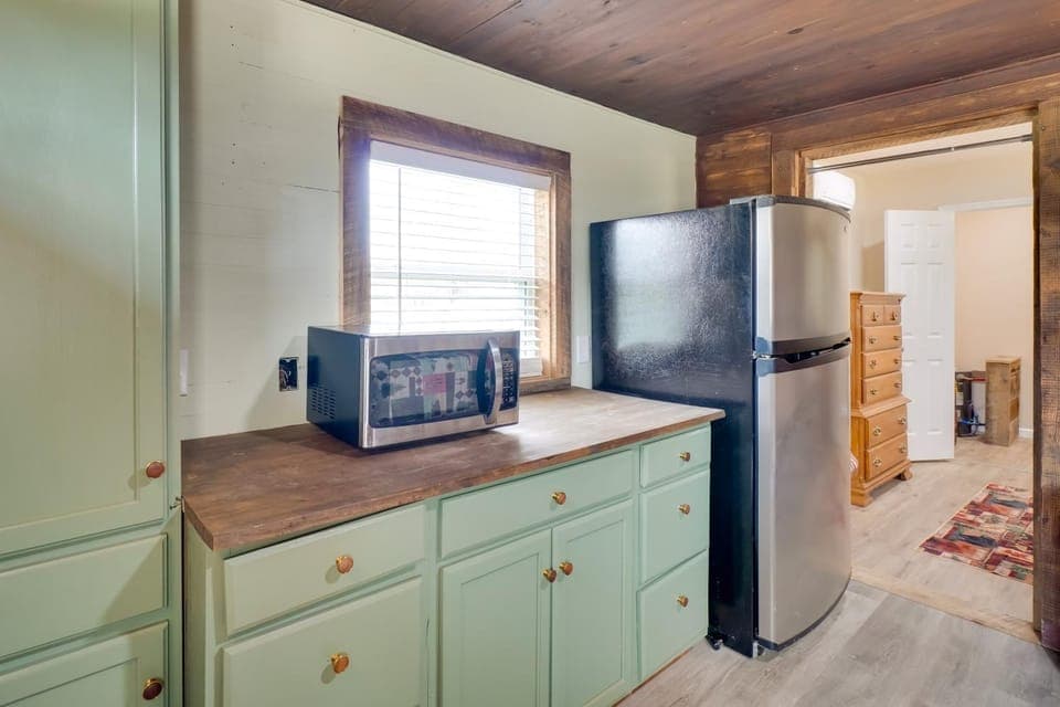 2 Mi to Nat'l Park: Riverside Smoky Mtn Cabin! Cabin in Townsend