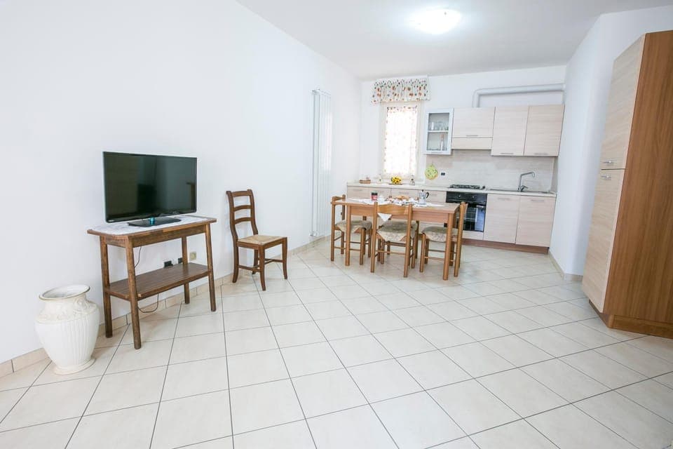 TV and multimedia, Kitchen or kitchenette, Living room, Seating area, Dining area, oven, pet friendly, stove