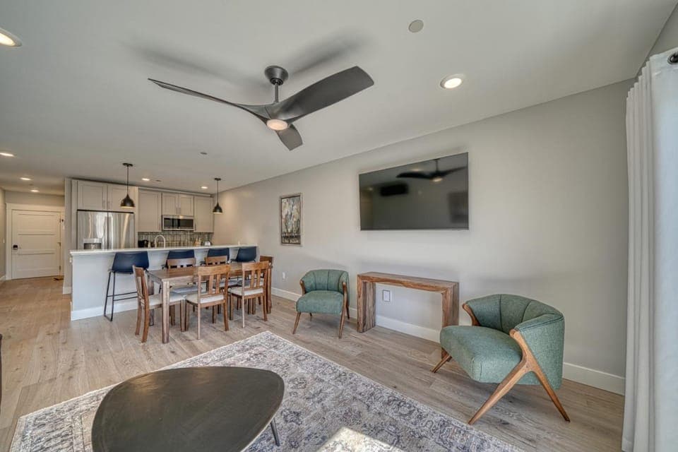 Dog Friendly! The Mayfly Hotel, Unit 1F House in Salida