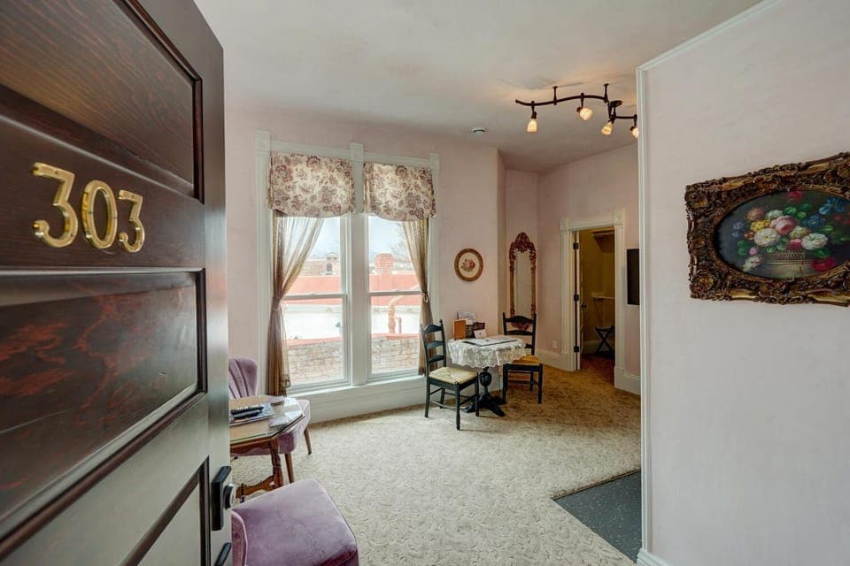 Palace Hotel Condos- Suite 303 House in Salida