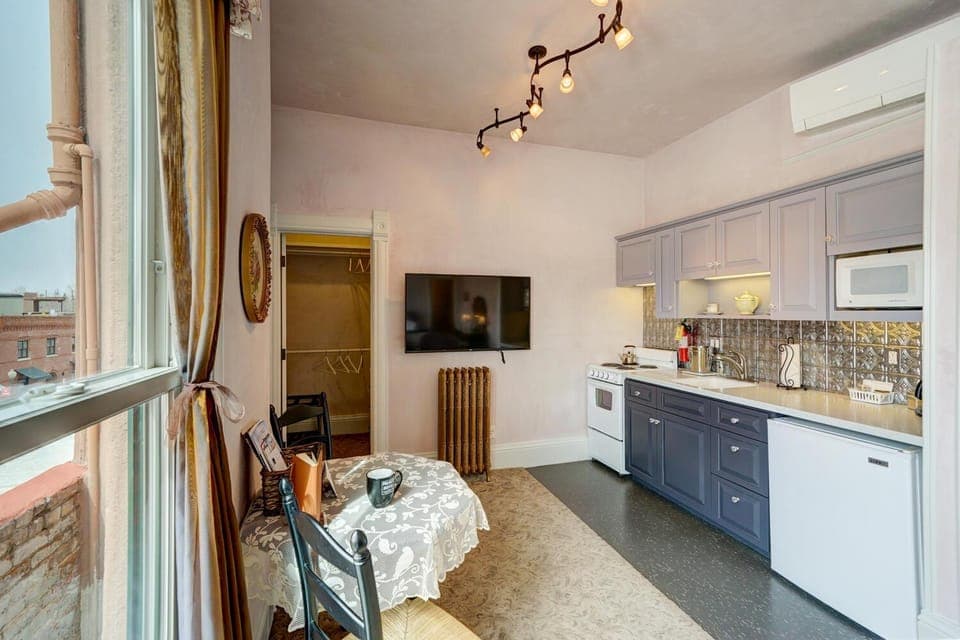 Palace Hotel Condos- Suite 303 House in Salida