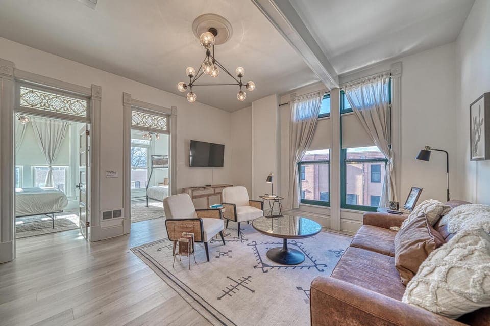 Historic Palace Hotel Suite 305 House in Salida