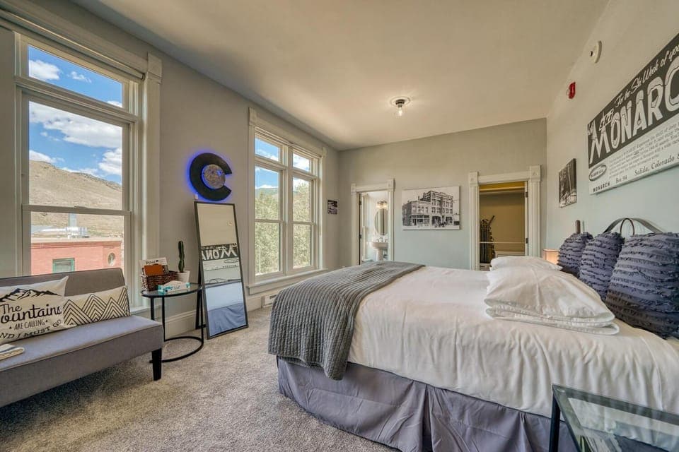 Palace Hotel Condos- Suite 307- Elegant Suite with Historic Style House in Salida