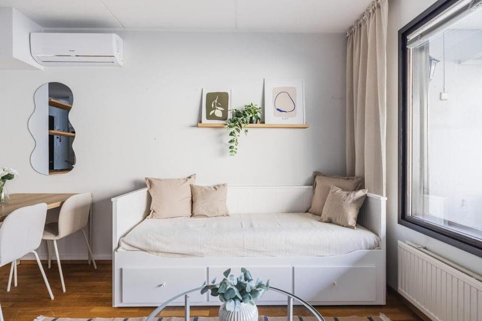 Living room, Seating area, Dining area, air conditioner