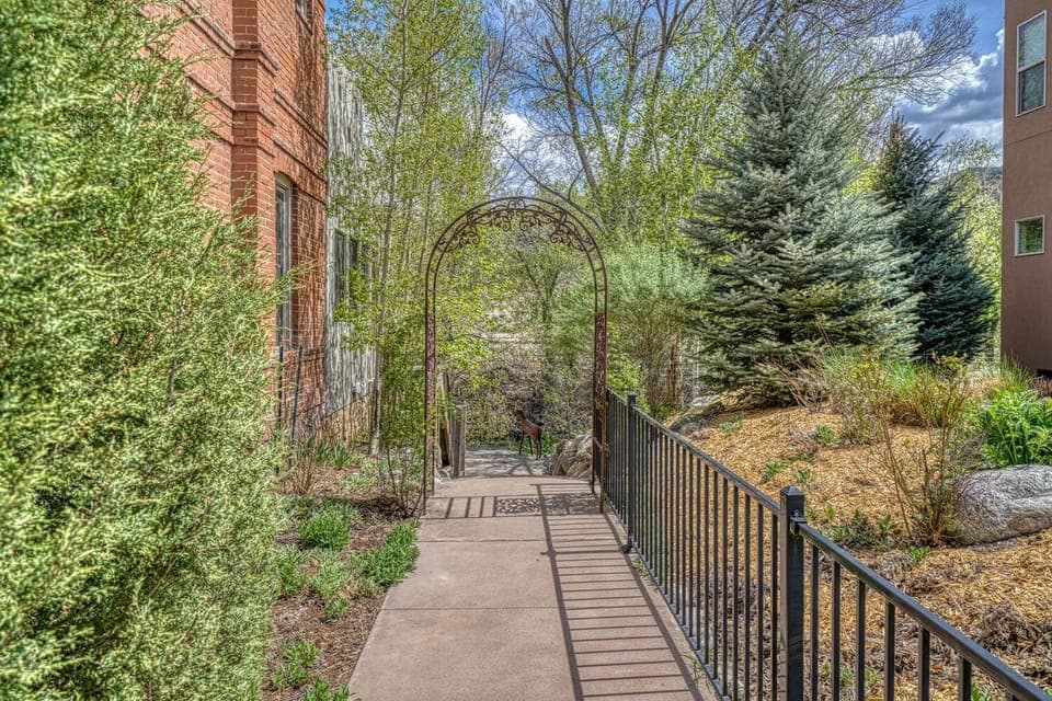 River House Downstream: Beautiful Remodeled Home! Steps to Downtown! House in Salida