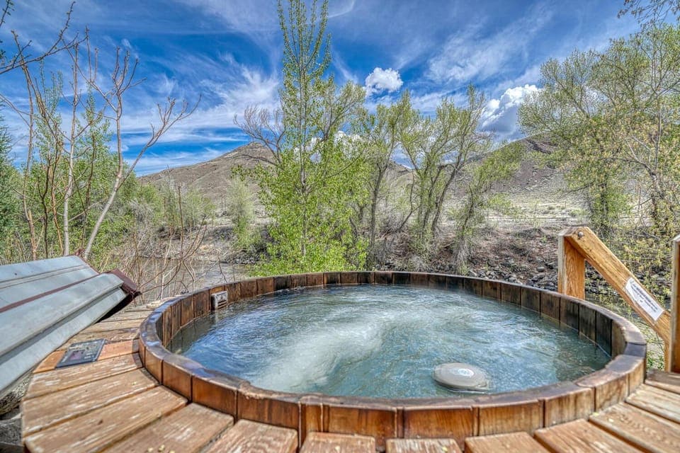 River House Downstream: Beautiful Remodeled Home! Steps to Downtown! House in Salida