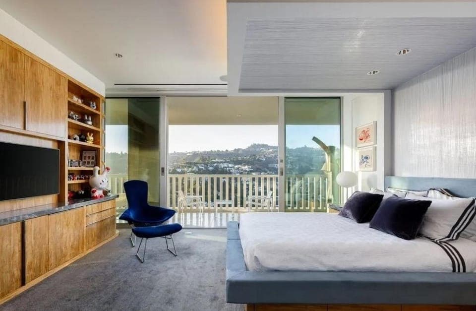Spacious 3-Bedroom Condo with Panoramic City Views Apartment in West Hollywood