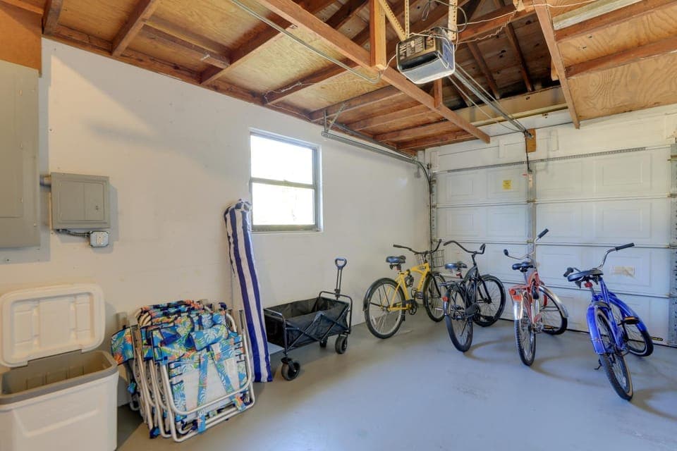 Fun in the Sun: Largo Home < 1 Mi to Beach Access! House in Indian Rocks Beach