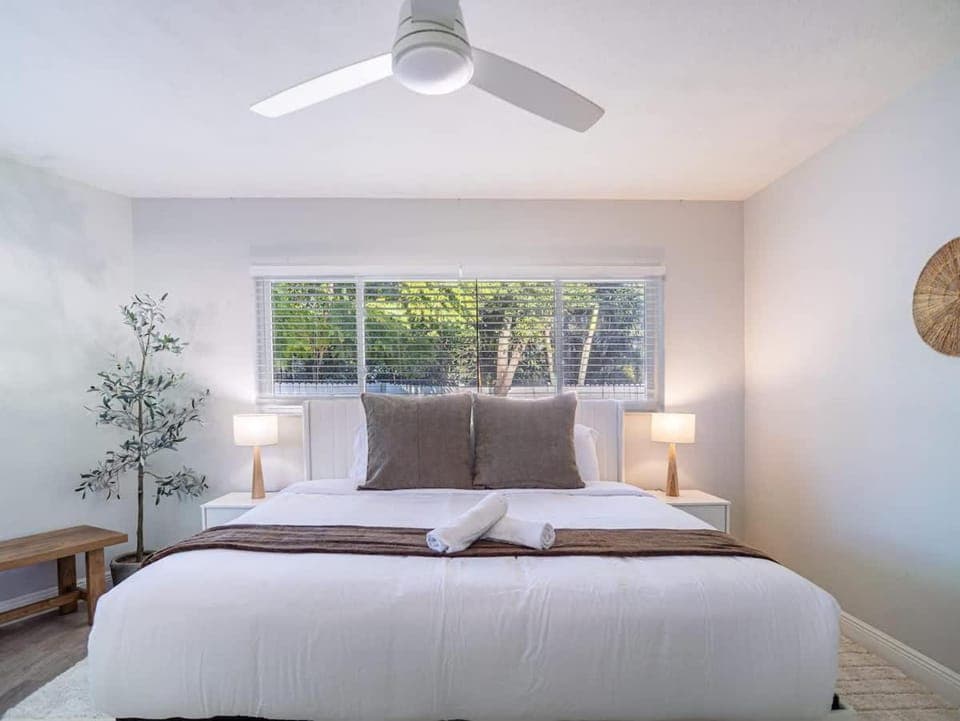 Sunny Largo Oasis Heated Pool Sleeps 16 House in Indian Rocks Beach