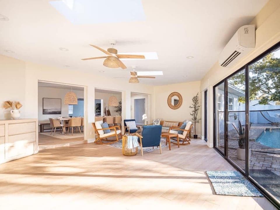 Sunny Largo Oasis Heated Pool Sleeps 16 House in Indian Rocks Beach