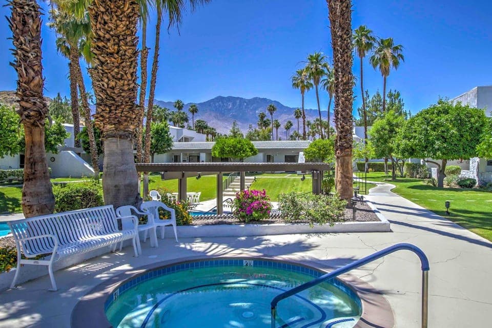 5 Mi to Dtwn! Extended-Stay Palm Springs Condo House in Cathedral City