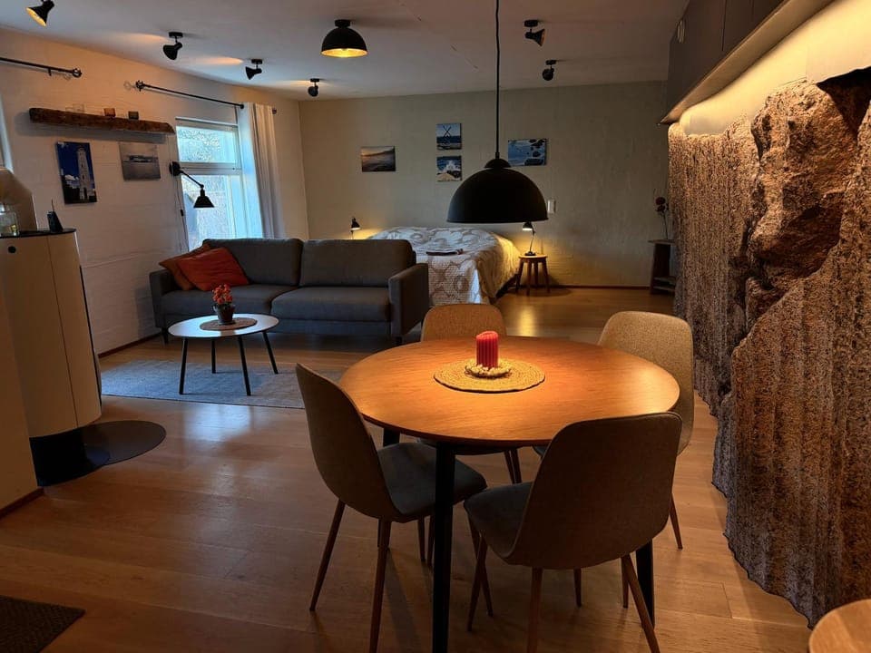 Granit, loft-asunto kallion syleilyssä, ilmainen parkki ja sauna Apartment in Uusimaa