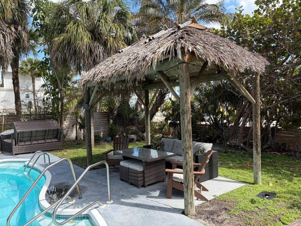 Indian Rocks Beach Cottage Compound House in Indian Rocks Beach