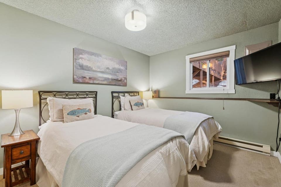 Bed, TV and multimedia, Bedroom, furniture