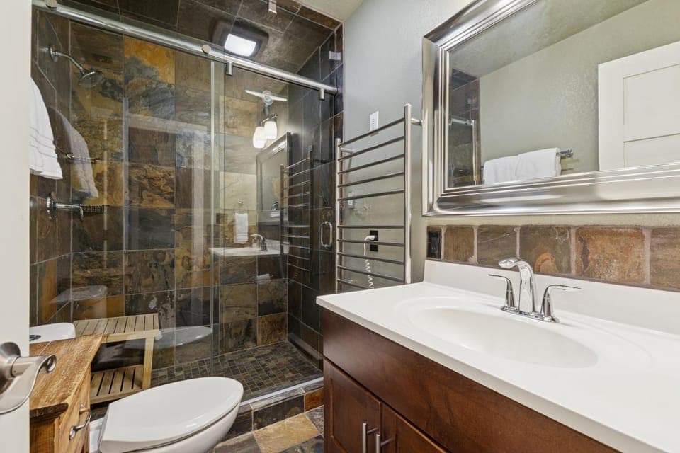 Shower, Toilet, Bathroom, towels