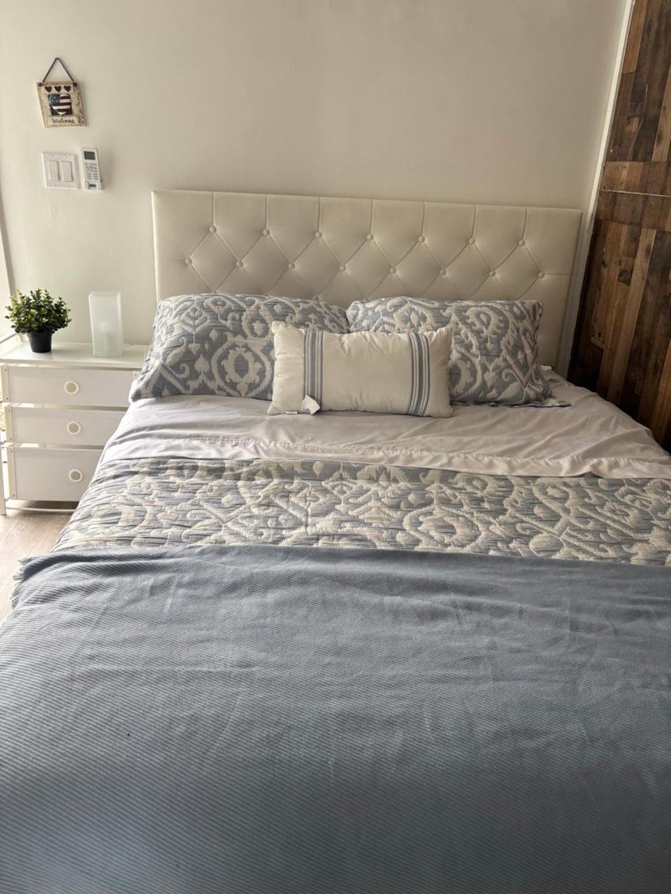 Bed, Photo of the whole room, Bedroom
