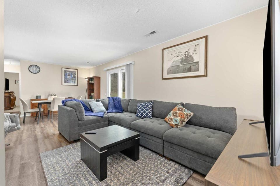 Living room, Seating area