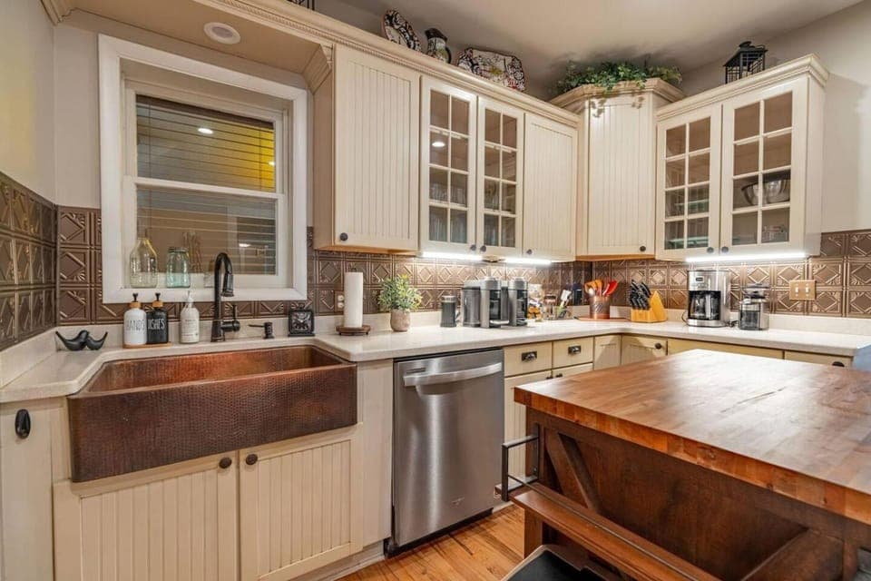 Gorgeous Greenwood Inn House in Canon City