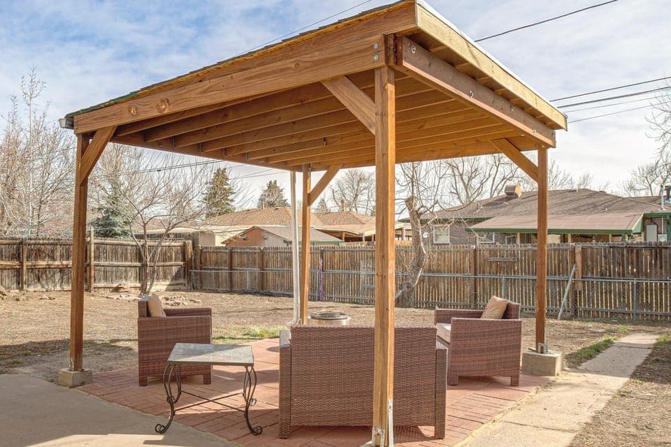 Family Friendly! Spacious Lakewood Haven with Yard House in Lakewood