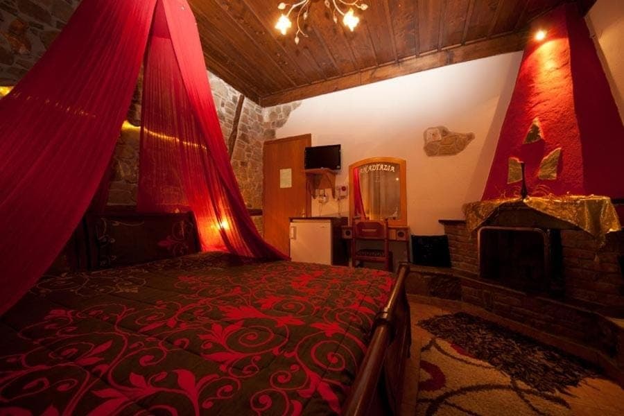 BBQ facilities, Garden, Bathroom, Coffee/tea facilities, Kitchen or kitchenette, Living room, Photo of the whole room, Bedroom, Garden view, Mountain view, Street view