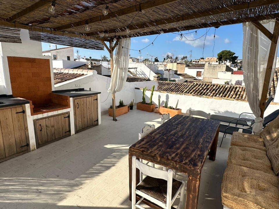 Patio, Day, BBQ facilities, View (from property/room), Balcony/Terrace, Seating area, Dining area