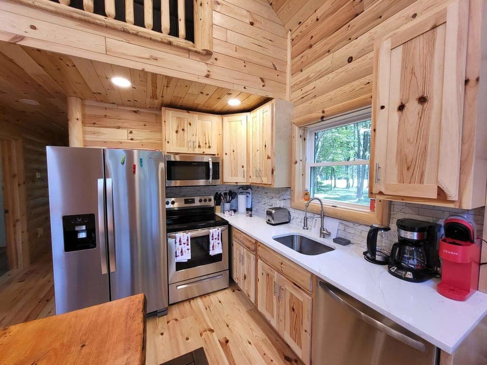Log Cabin Game Room Hot Tub Close to Lake Cabin in Hickory Run State Park