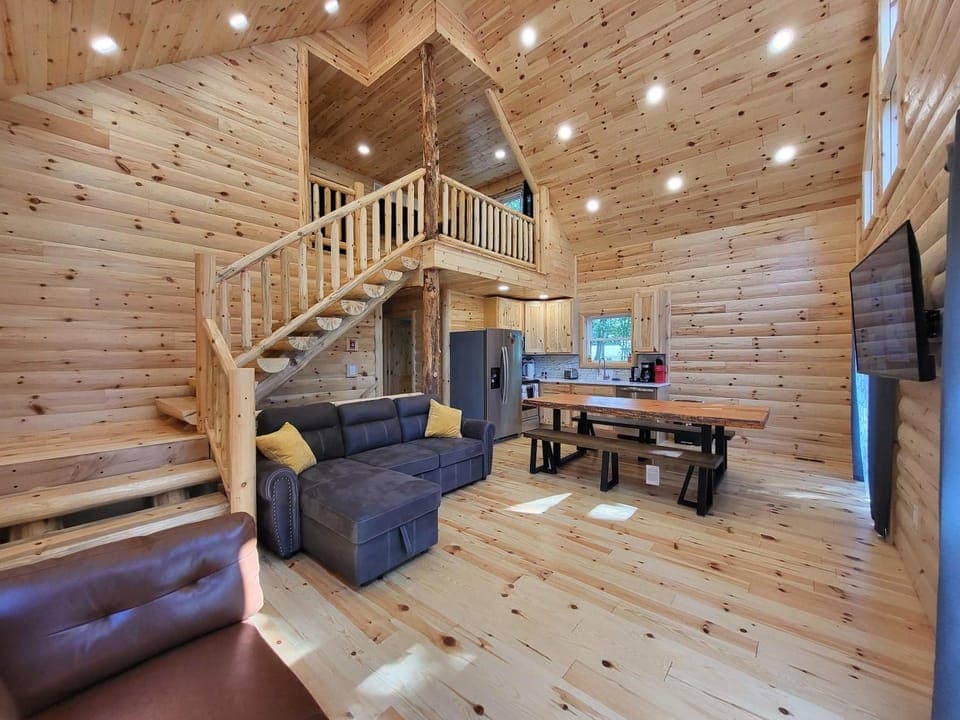 Log Cabin Game Room Hot Tub Close to Lake Cabin in Hickory Run State Park