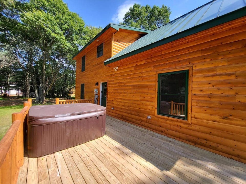 Log Cabin Game Room Hot Tub Close to Lake Cabin in Hickory Run State Park