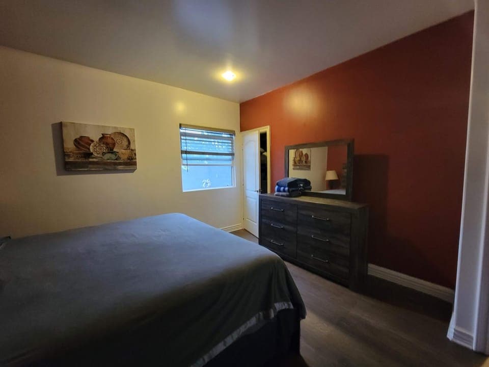 Modern 2 Bedroom Apartment Near Cedars Sinai, Rodeo Drive & Top LA Attractions Apartment in Beverly Hills