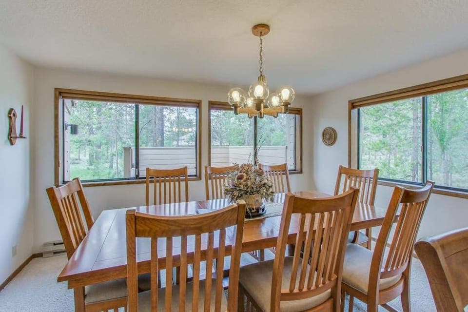 Cabin with Private Hot Tub Near the Deschutes River - Free SHARC access Cabin in Sunriver