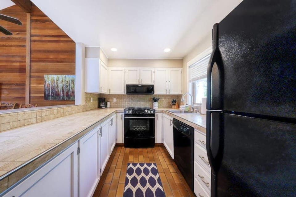 Condo on bike path with beautiful lake view pool tennis & SHARC passes House in Sunriver