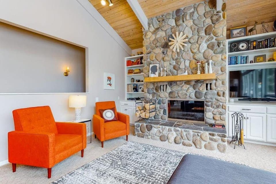 Dog-friendly gem near the Village & resort with SHARC passes & amazing views House in Sunriver