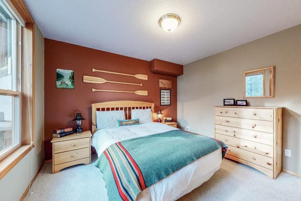 Beautiful & spacious home with a private hot tub fast WiFi AC & SHARC access House in Sunriver
