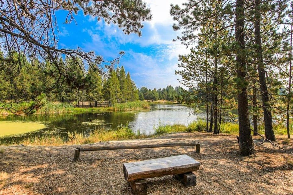 Loft home with private hot tub deck grill fireplace & 10 SHARC passes House in Sunriver