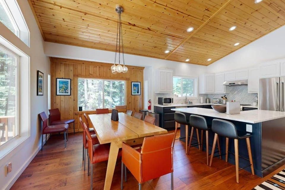 Gorgeous Tahoe Donner home with recreational activities - near ski resorts House in Truckee