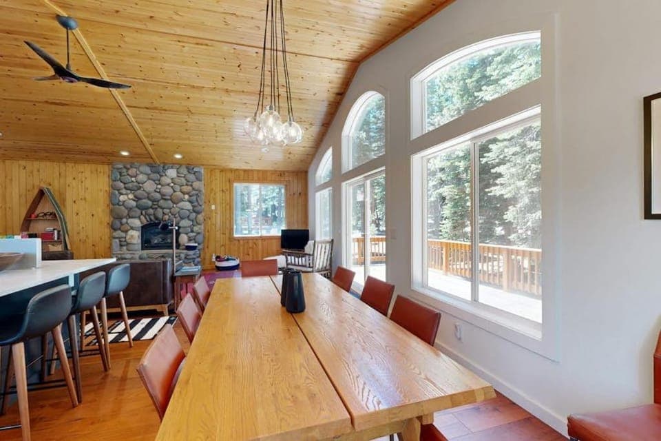 Gorgeous Tahoe Donner home with recreational activities - near ski resorts House in Truckee