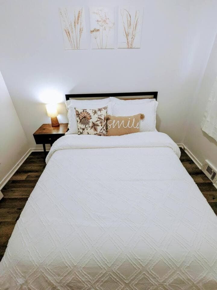 Cozy, Modern 2BR w/ Remote Workspace, Patio & Gym House in Windsor