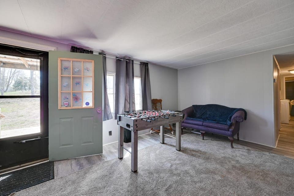 6 Mi to Fort Knox! Rural Family Home, Pets Welcome House in Indiana
