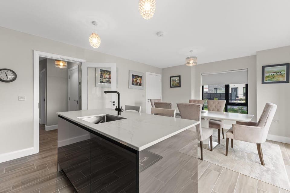 West Point -Modern 4 bed - 5 mins walk to Donegal Town House in Donegal City