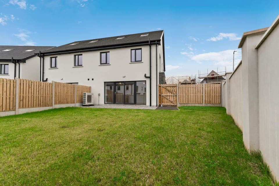 West Point -Modern 4 bed - 5 mins walk to Donegal Town House in Donegal City