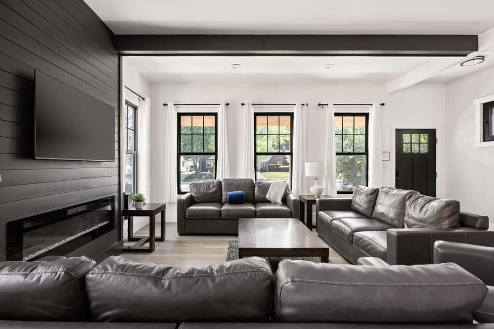 Luxe Indy Home - Walk to Dining - Game Room - Family House in Meridian-Kessler