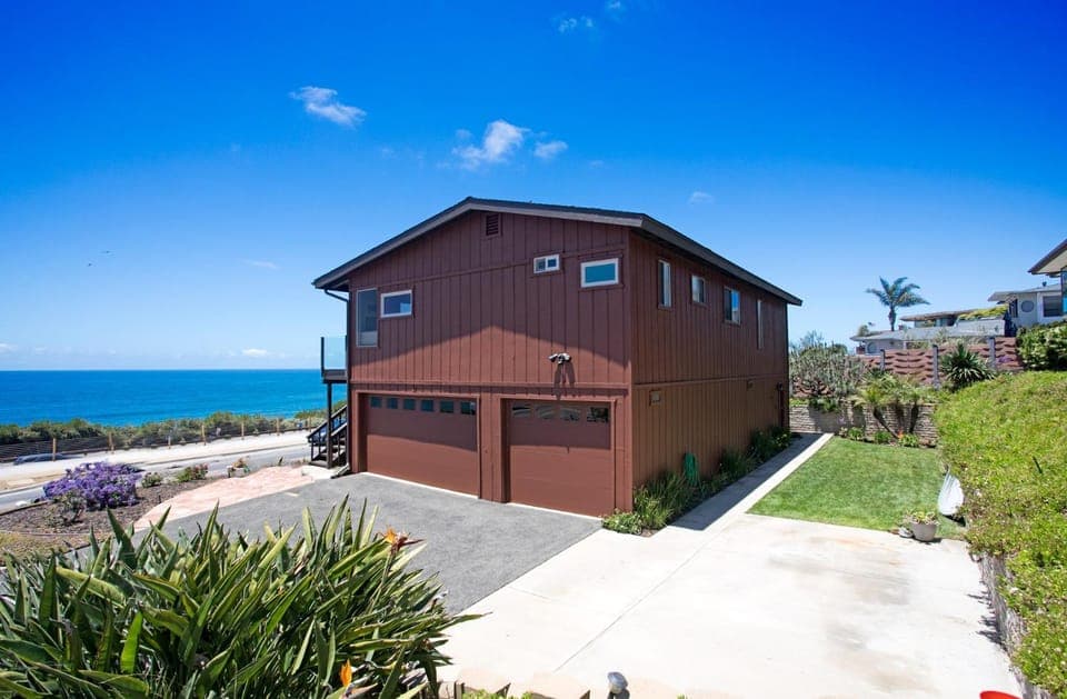 Catch some waves! Panoramic ocean views!- Cardiff Surfer House in Cardiff