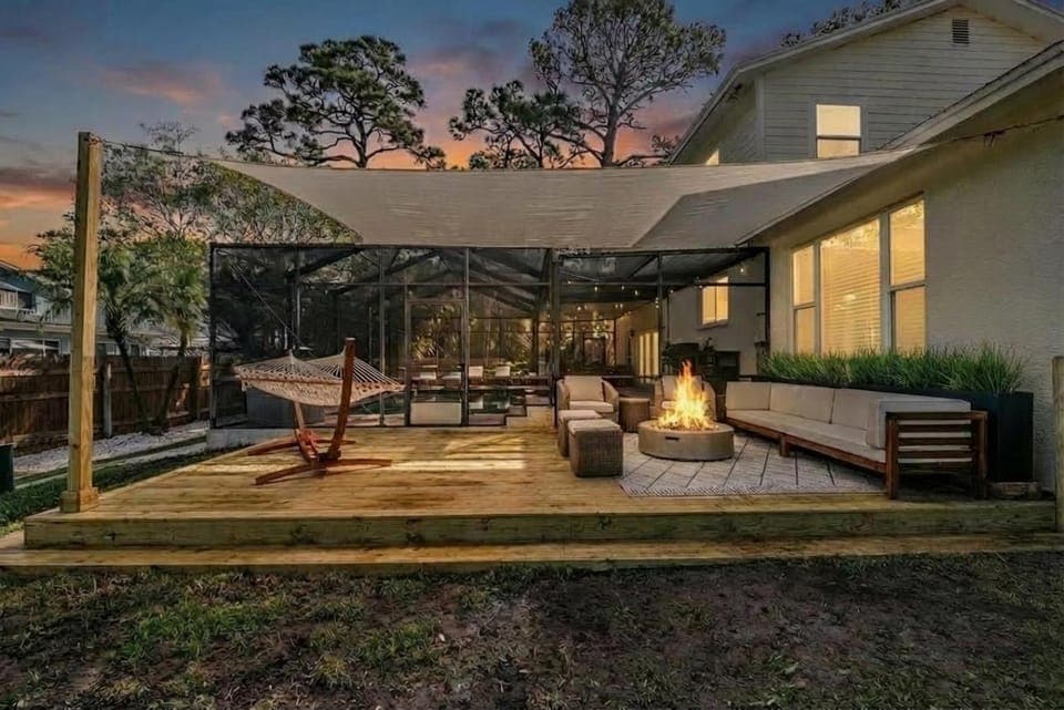 Luxe 4BR w Pool & Hot Tub- Mini Golf House in Indian Shores