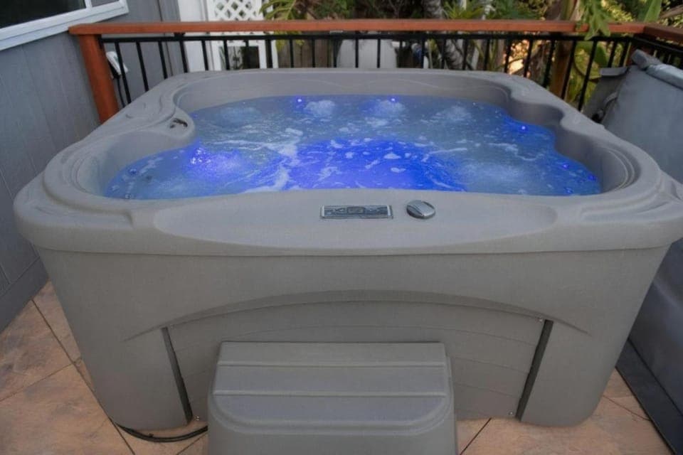 Pool, hot tub, fire pit, and more! Aqua La Vista House in Vista