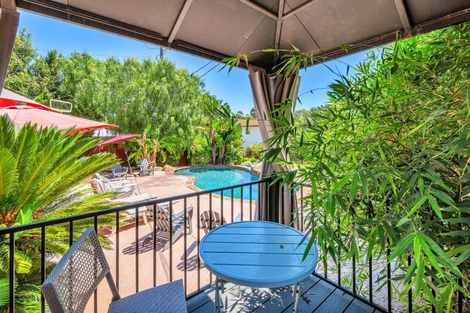 Pool, hot tub, fire pit, and more! Aqua La Vista House in Vista